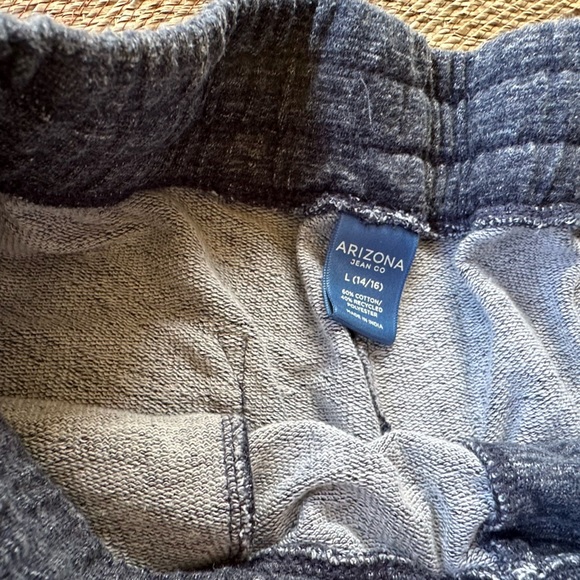 Sweat short Boys L 14/16, blue in excellent condition - Picture 3 of 6